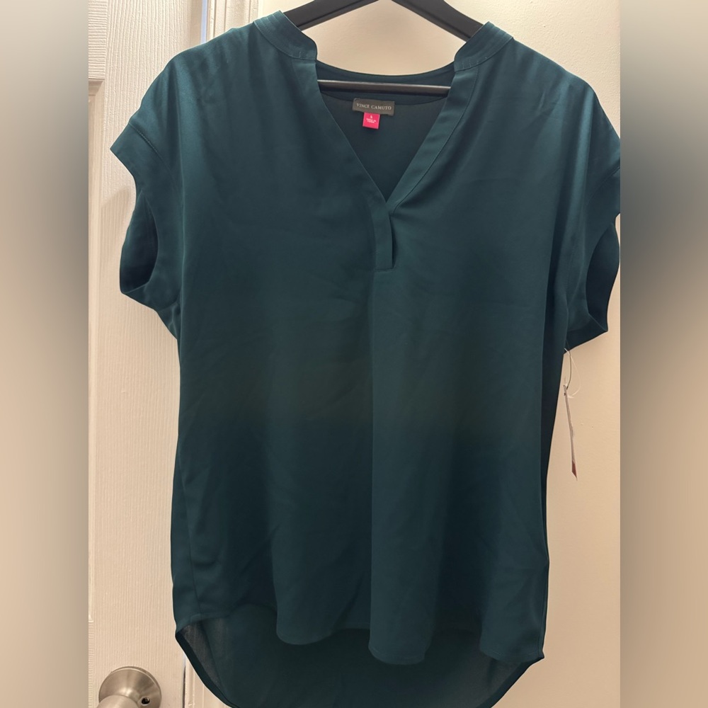 VINCE CAMUTO - Split Neck Georgette Blouse
